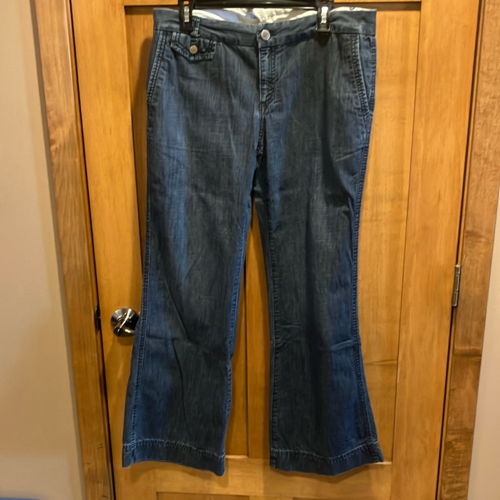 Banana Republic Blue Flare Wide Leg Denim low waisted. Size 12 5 pocket